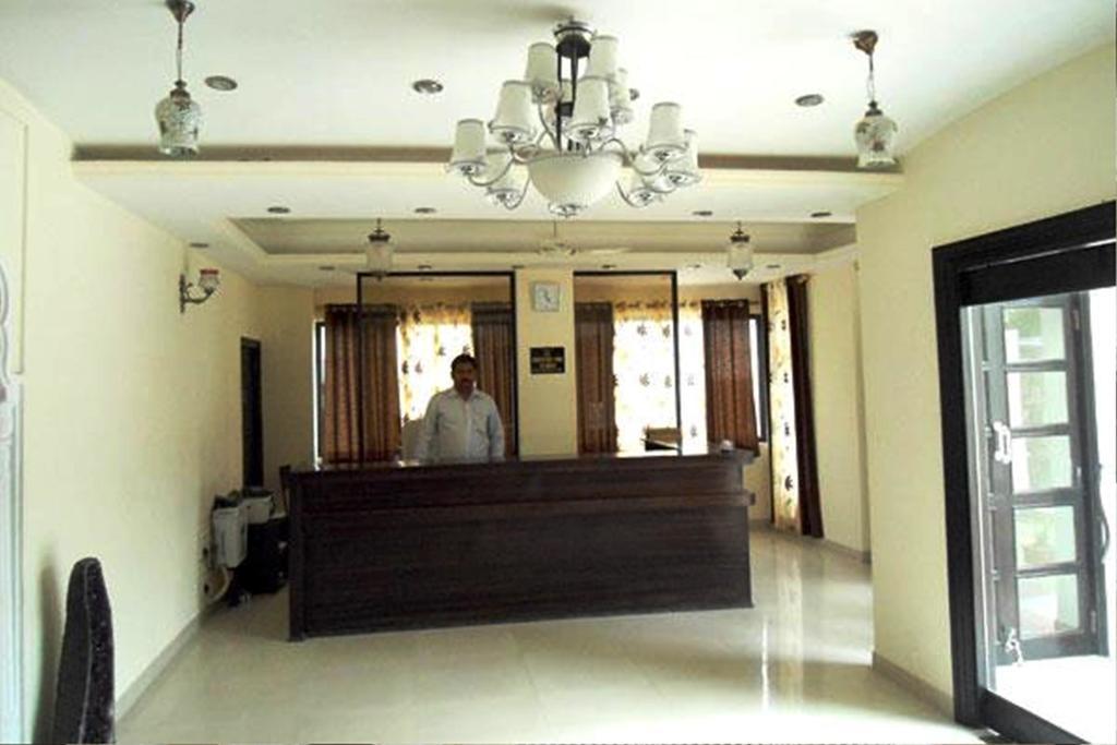 Hotel Malak Mahal Palace Τζαϊπούρ Εξωτερικό φωτογραφία